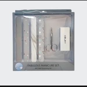 NIB- Celavi Deluxe 6 piece Manicure Set